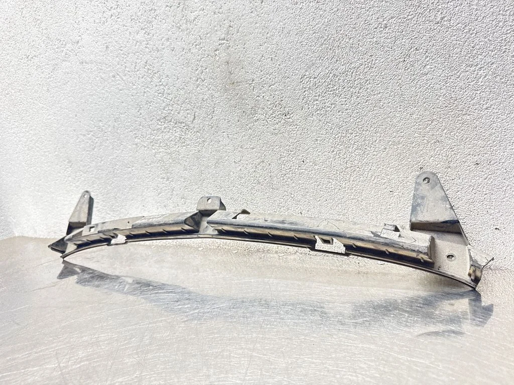 Rear bumper mounting bracket 13179908