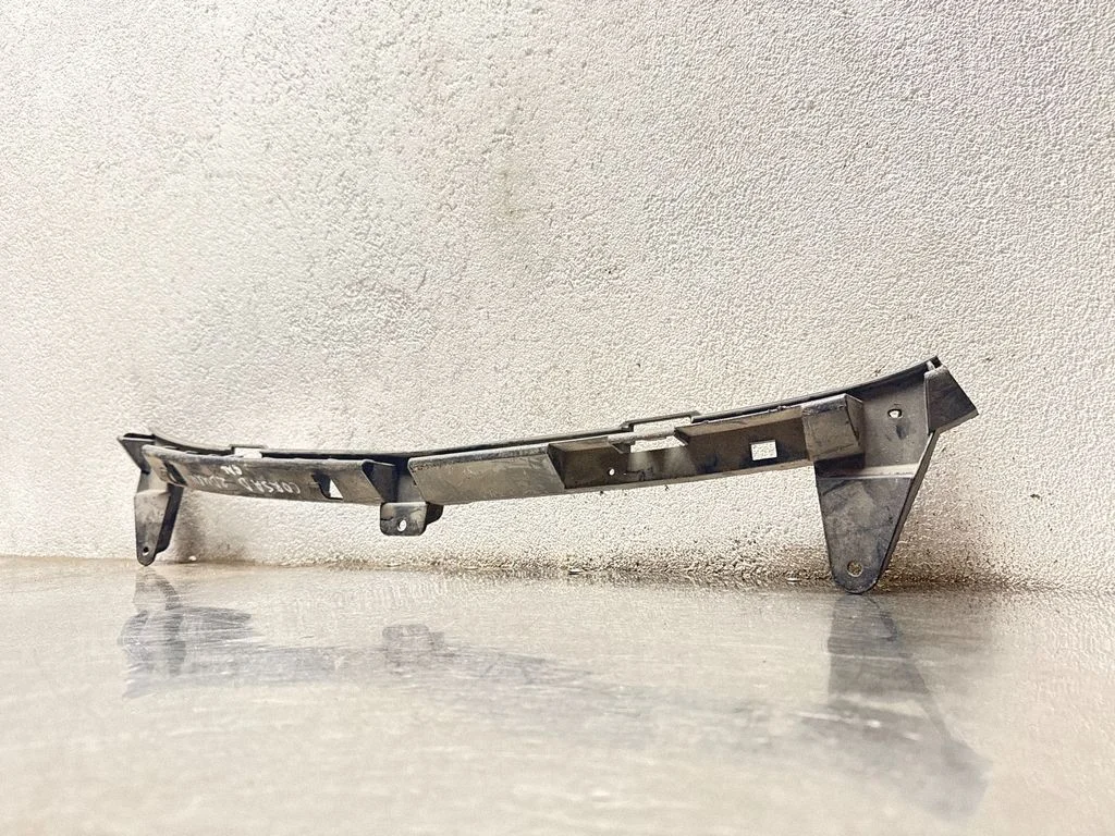 Rear bumper mounting bracket 13179908