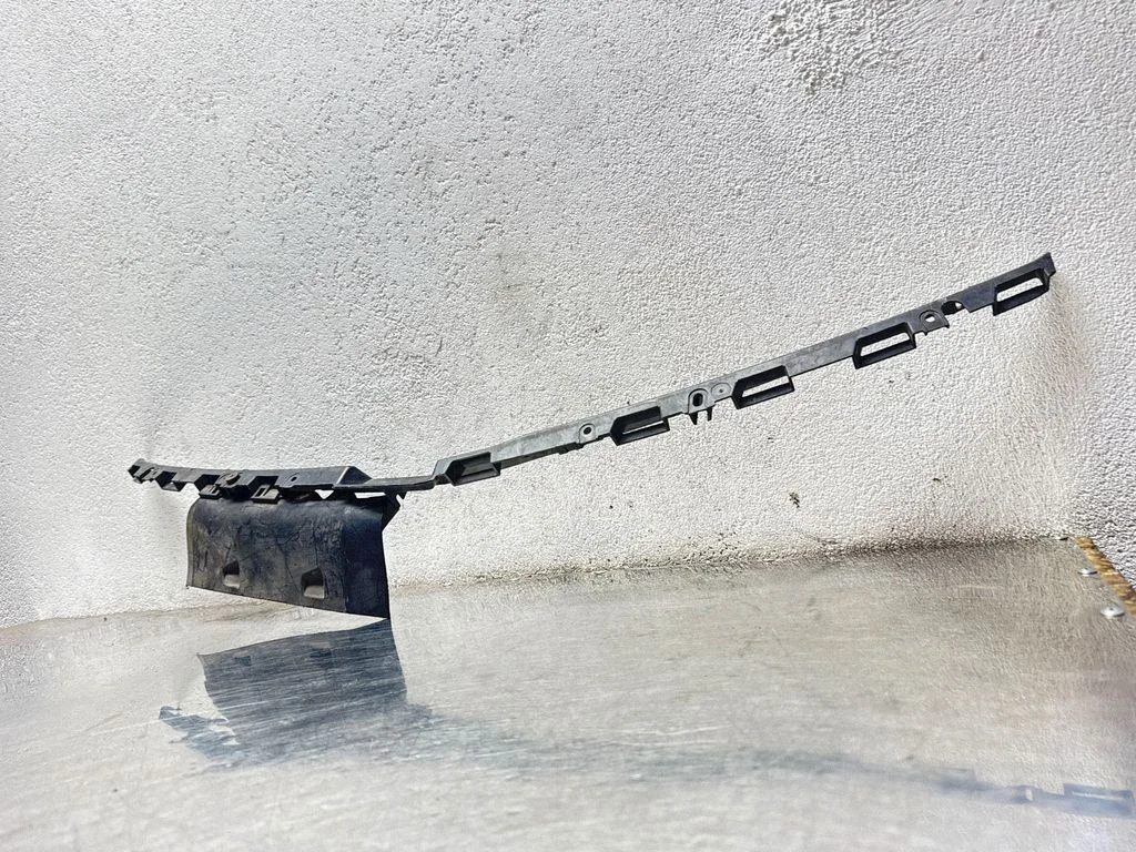 Front bumper mounting bracket 55561769
