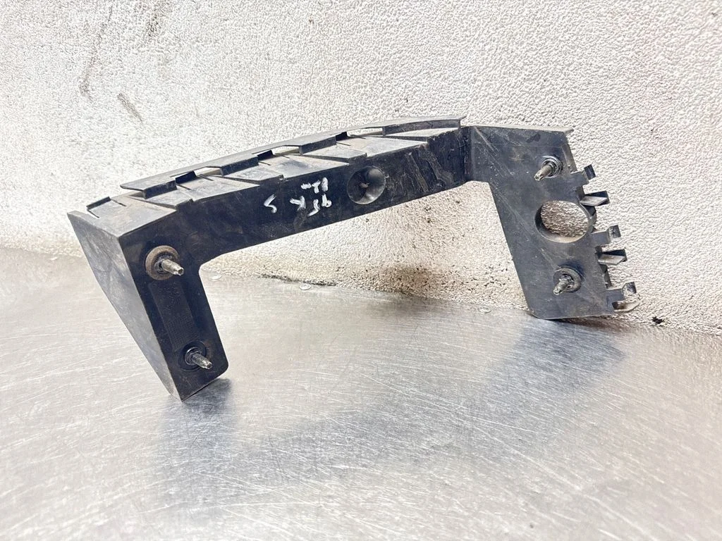 Rear bumper mounting bracket 5143193