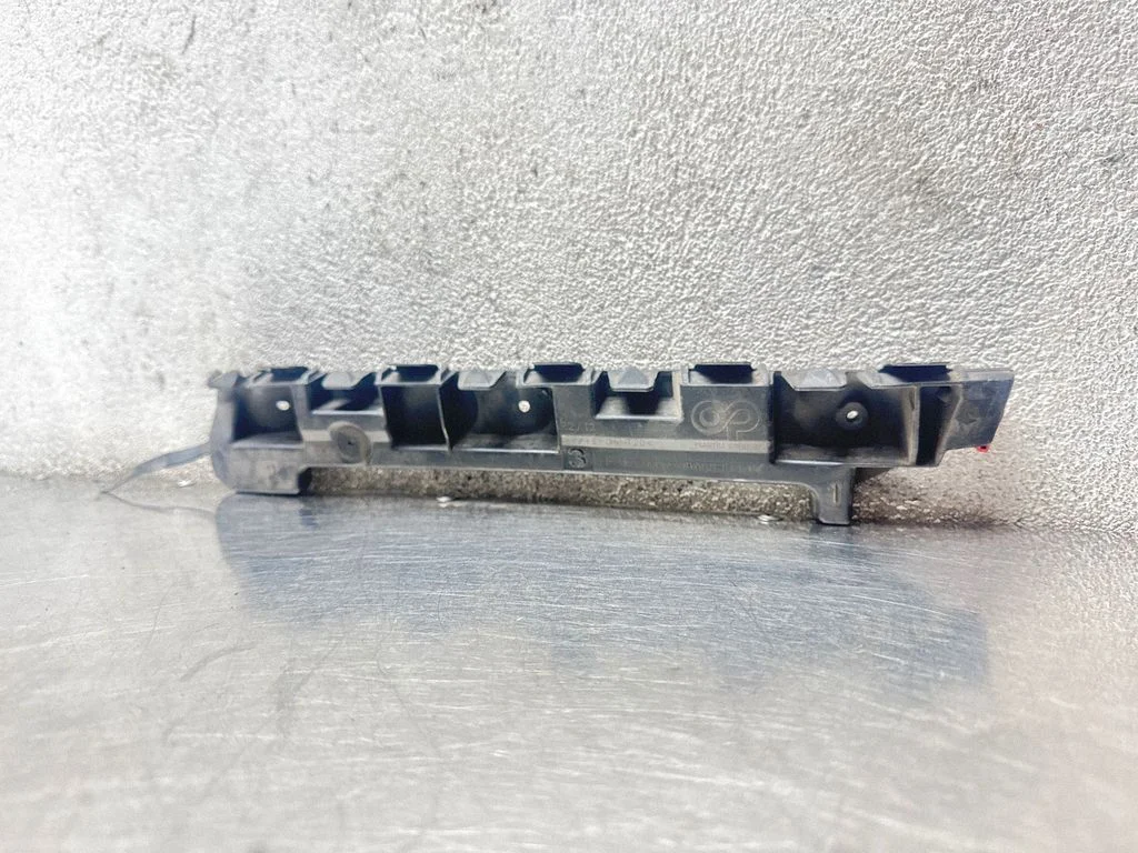 Rear bumper mounting bracket 13266755