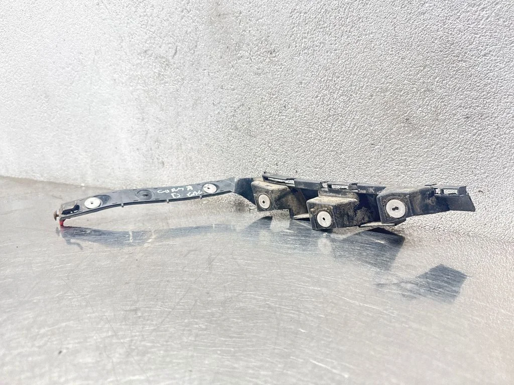 Rear bumper mounting bracket 13179904