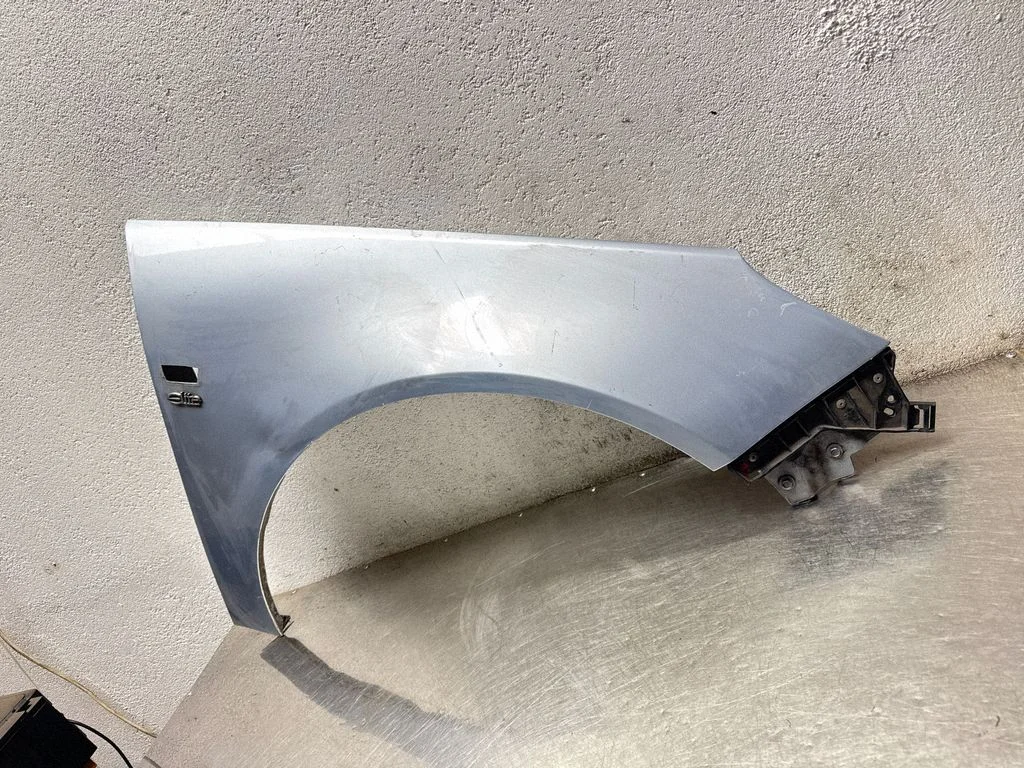 Fender – front right