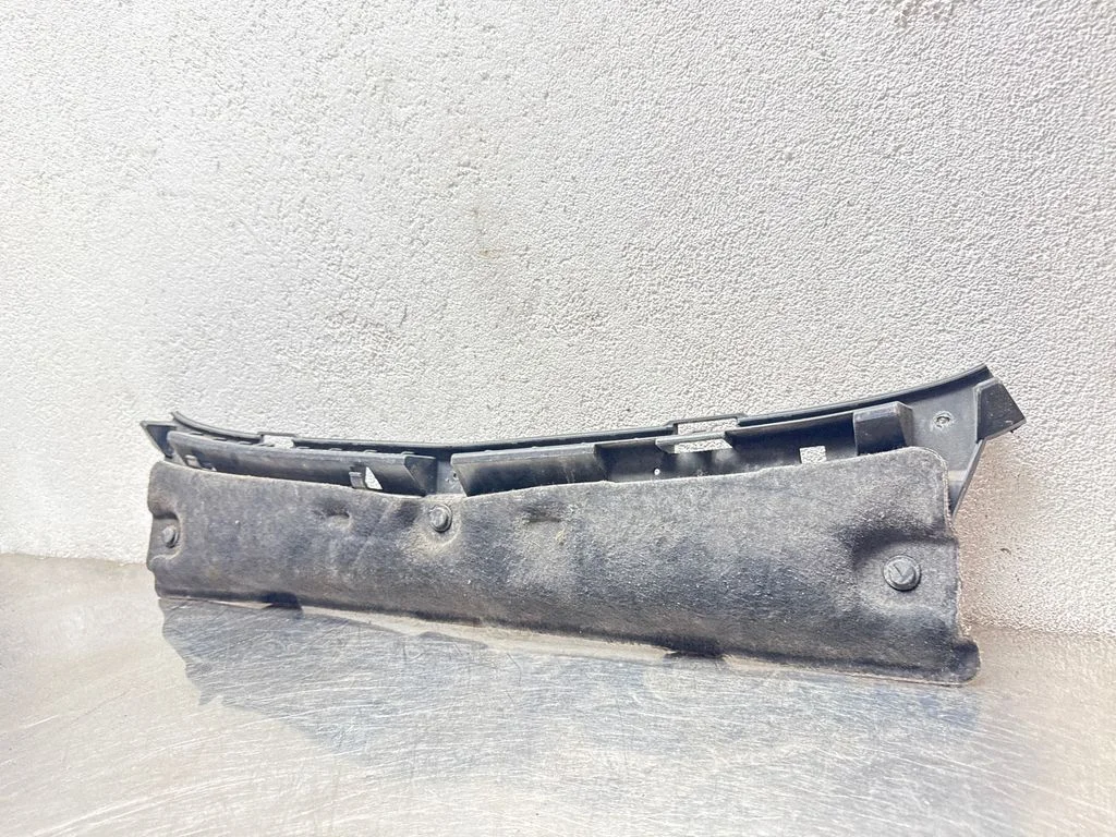 Rear bumper mounting bracket 13179903