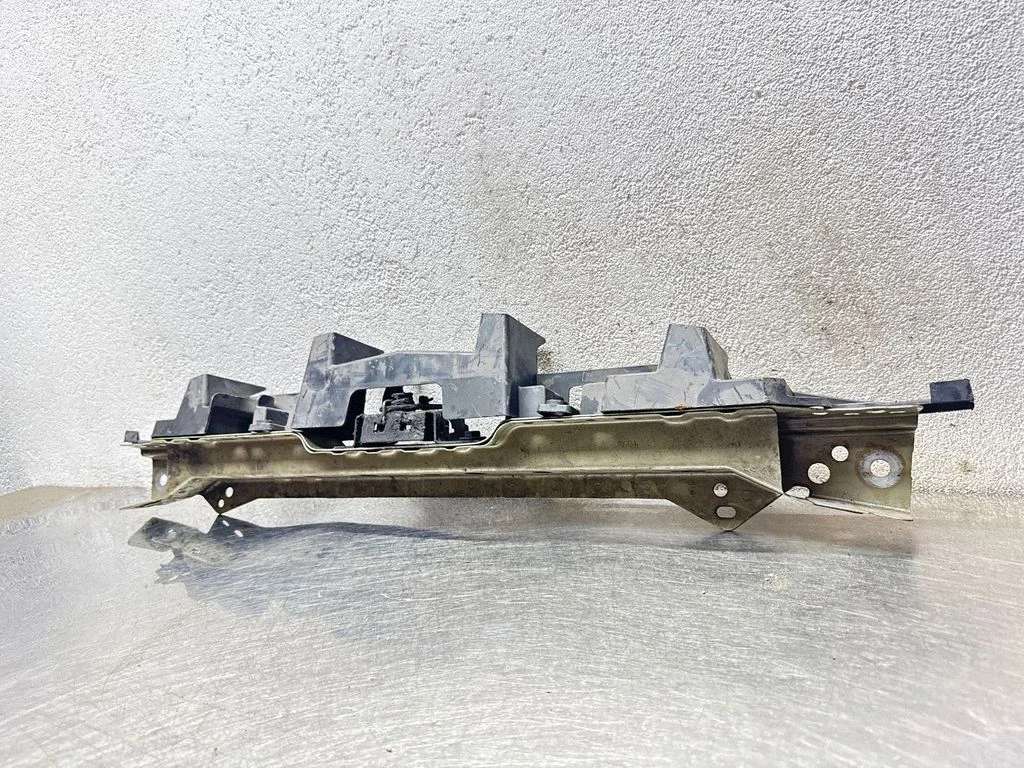 Front bumper mounting bracket 13264478