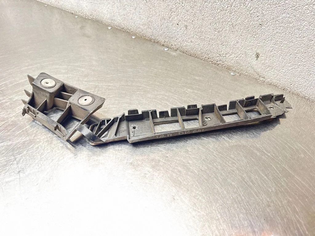 Rear bumper mounting bracket 13268253
