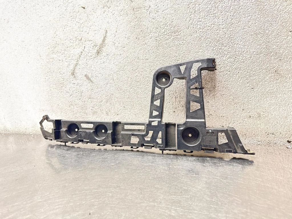 Rear bumper mounting bracket 39148341