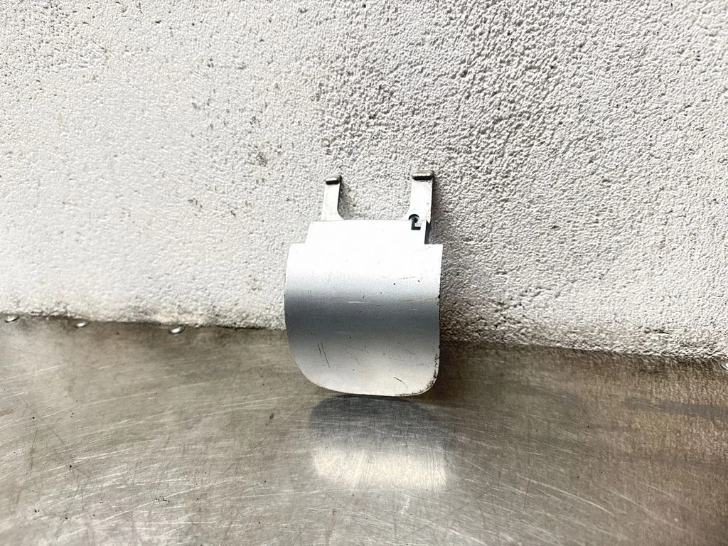 Aizmugurējais vilkšanas cilpas vāciņš 90493775