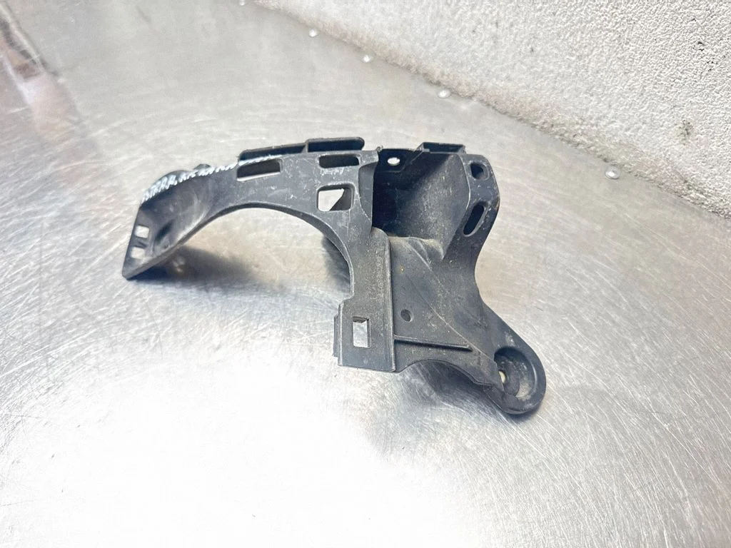 Rear bumper mounting bracket 331883181
