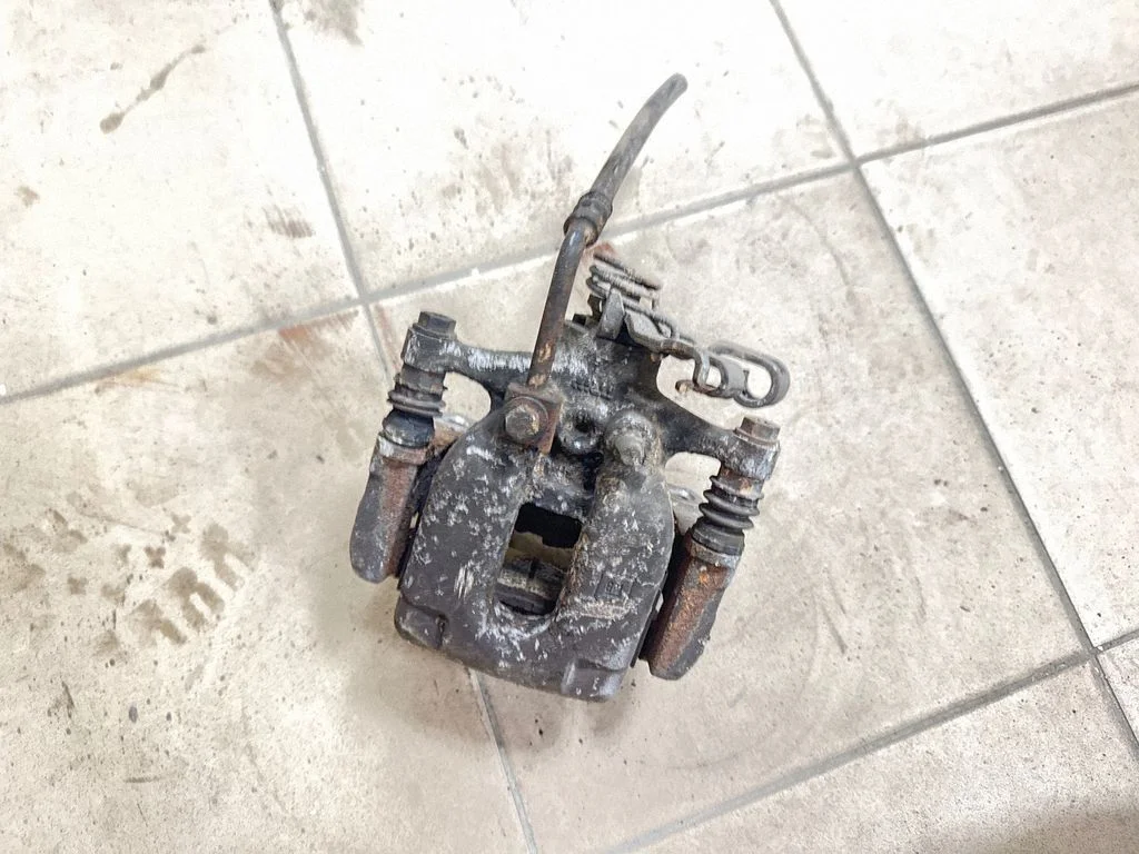Rear brake caliper 2902A