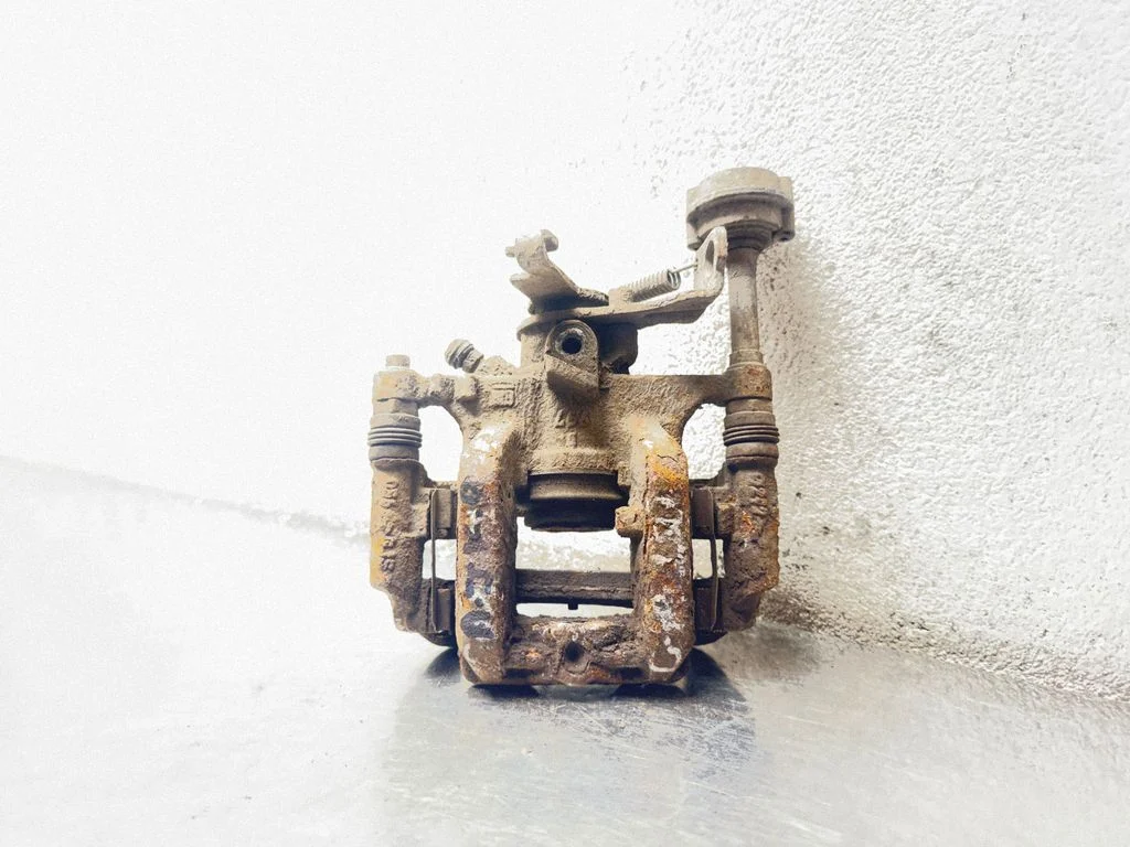 Rear brake caliper – front left