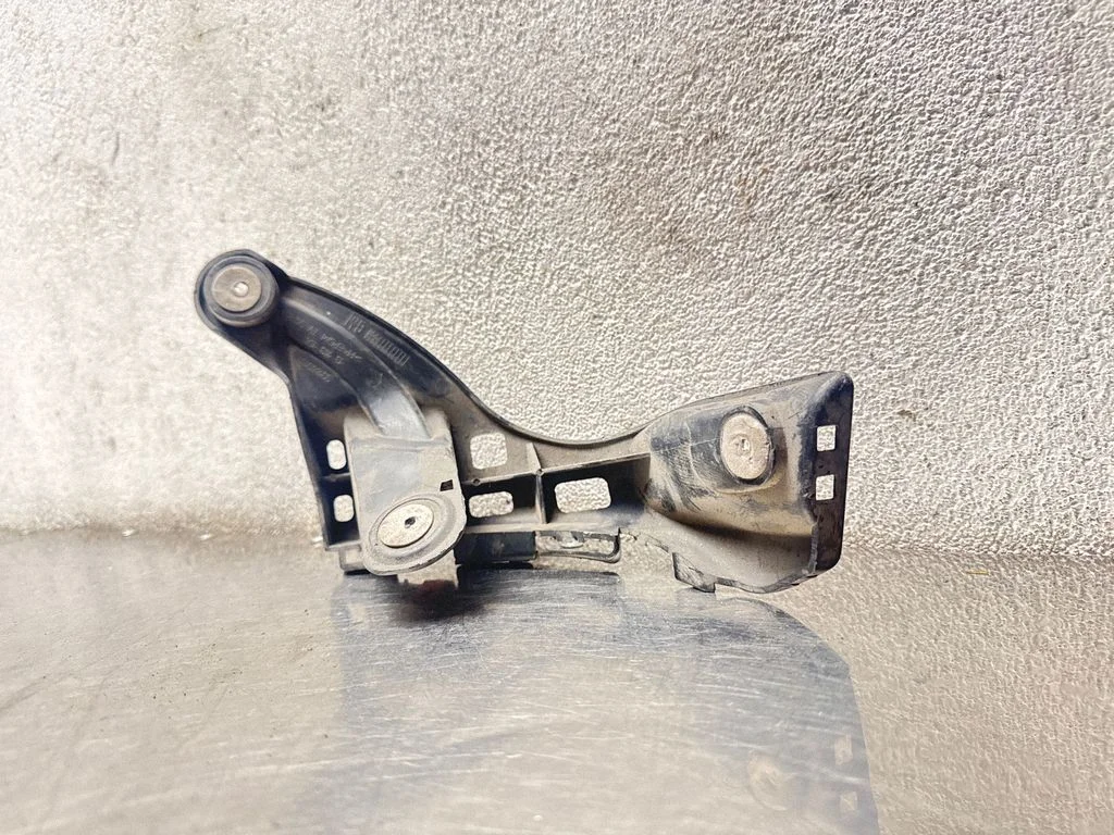 Rear bumper mounting bracket 331883181