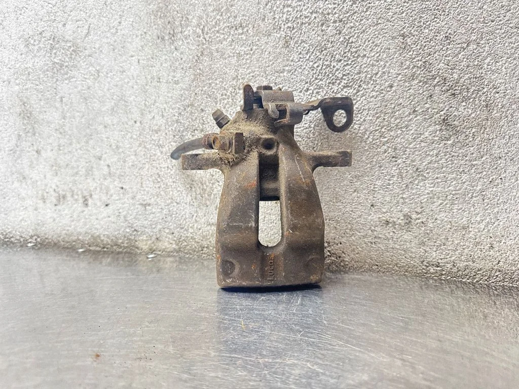 Tagumine pidurisadul – eesmine vasak