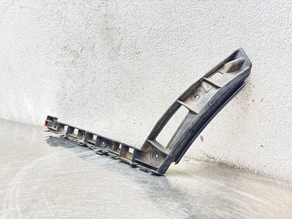 Rear bumper mounting bracket 13238846