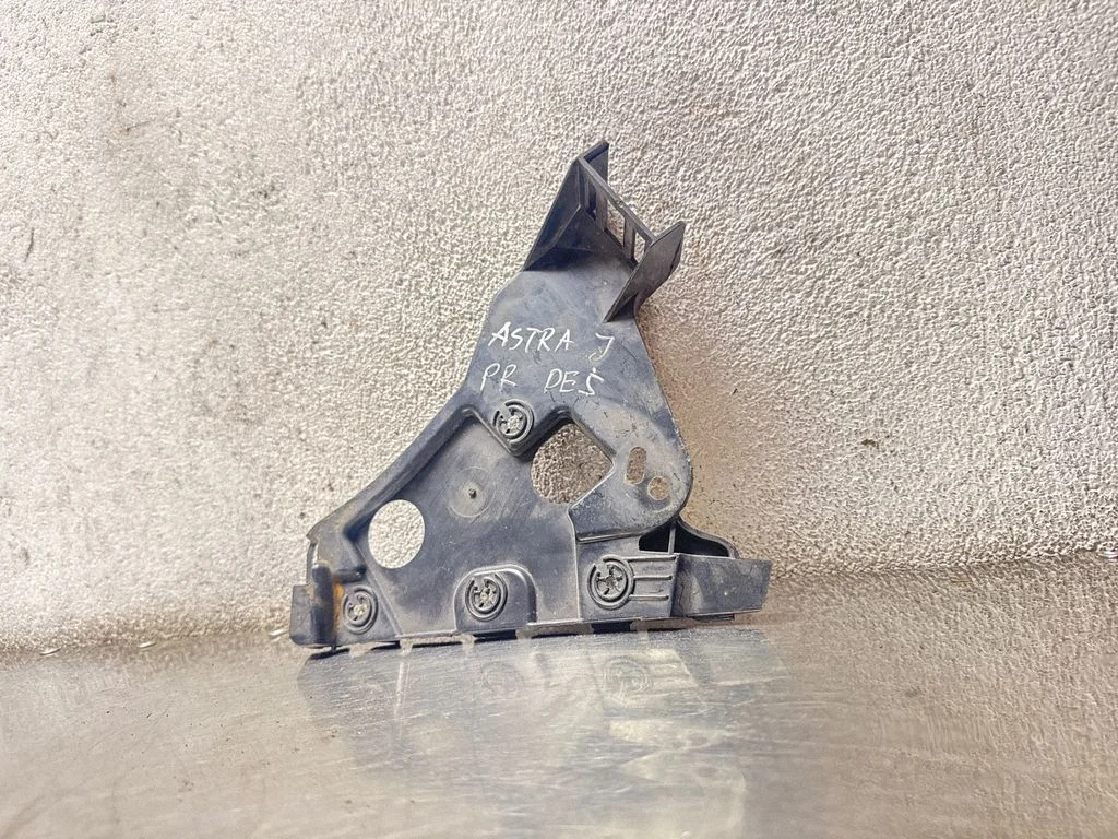 Esistange kinnitusklamber – Opel Astra J (2010-2015)
