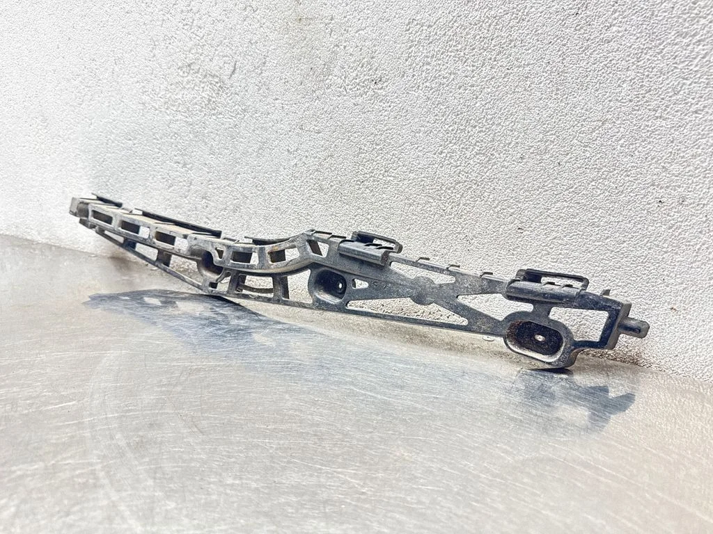 Rear bumper mounting bracket 13238838