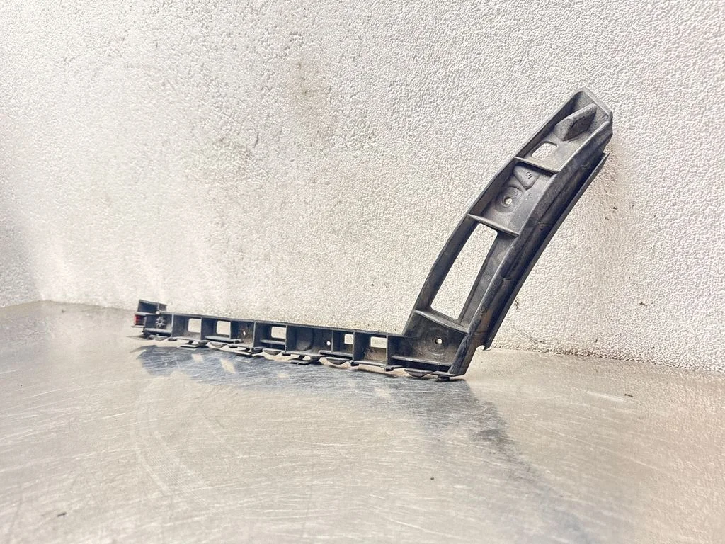 Rear bumper mounting bracket 20972996