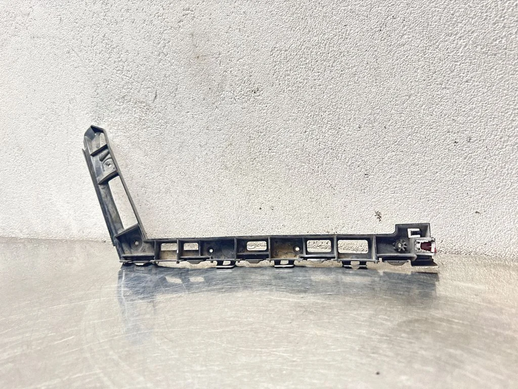 Rear bumper mounting bracket 20972995