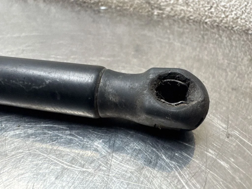Tailgate/trunk strut/damper 24463829