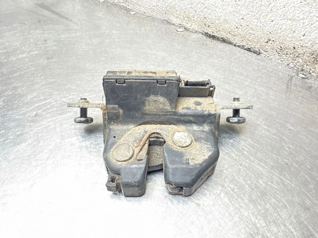 Tailgate/trunk/boot lock/catch/latch 55701971