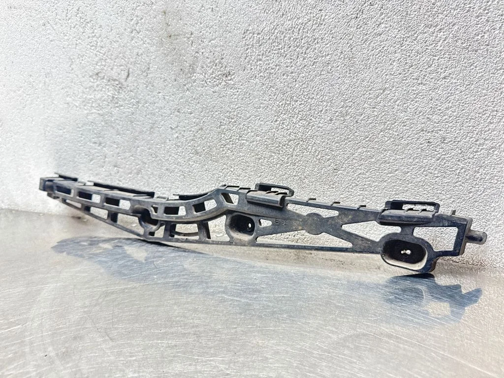 Rear bumper mounting bracket 13238838