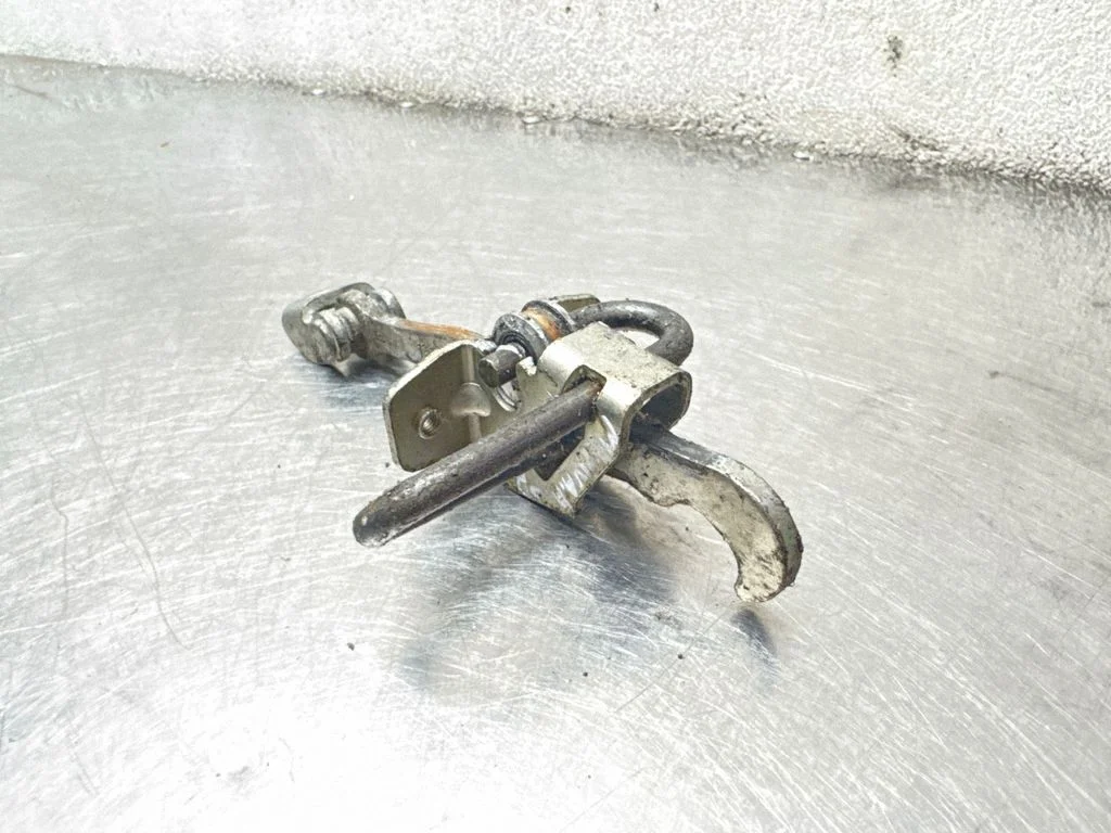 Front door check strap stopper – Opel Meriva A (2003-2010)