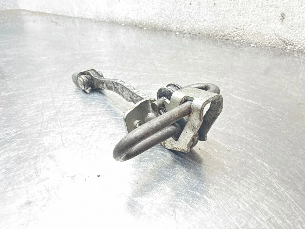 Front door check strap stopper – Opel Meriva A (2003-2010)