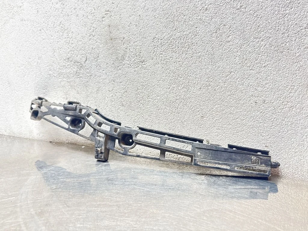 Rear bumper mounting bracket 13238837
