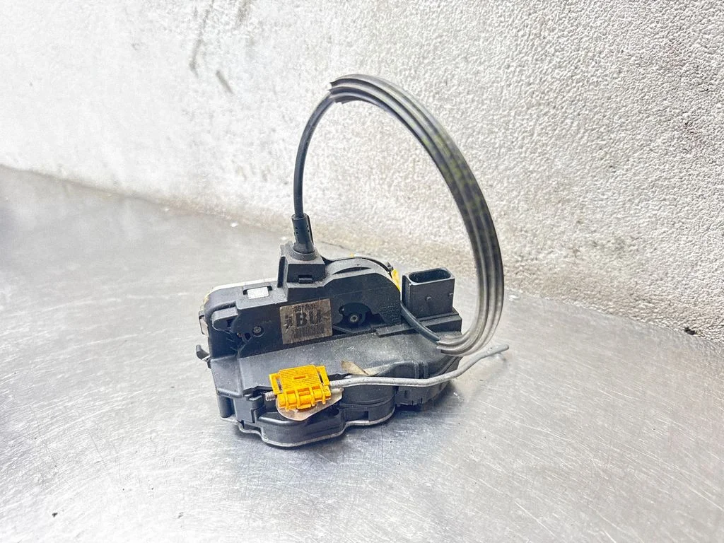 Esiukse lukk – Opel Astra H (2004-2012)