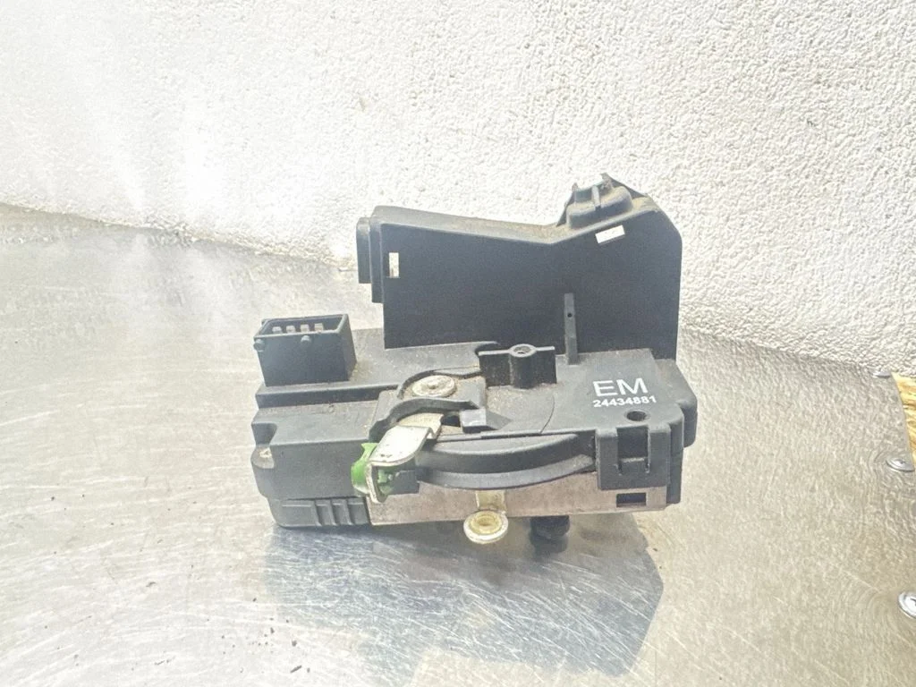 Priekšējo durvju slēdzene 24434881