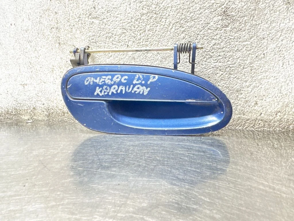 Front door exterior handle – front right