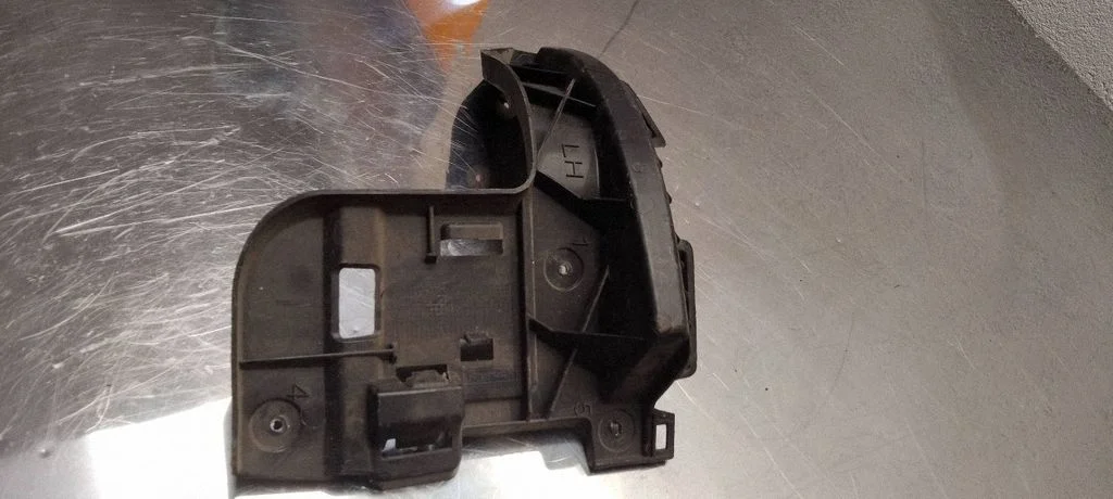 Aizmugurējā bufera turētājs – Opel Zafira C (2011-2019)