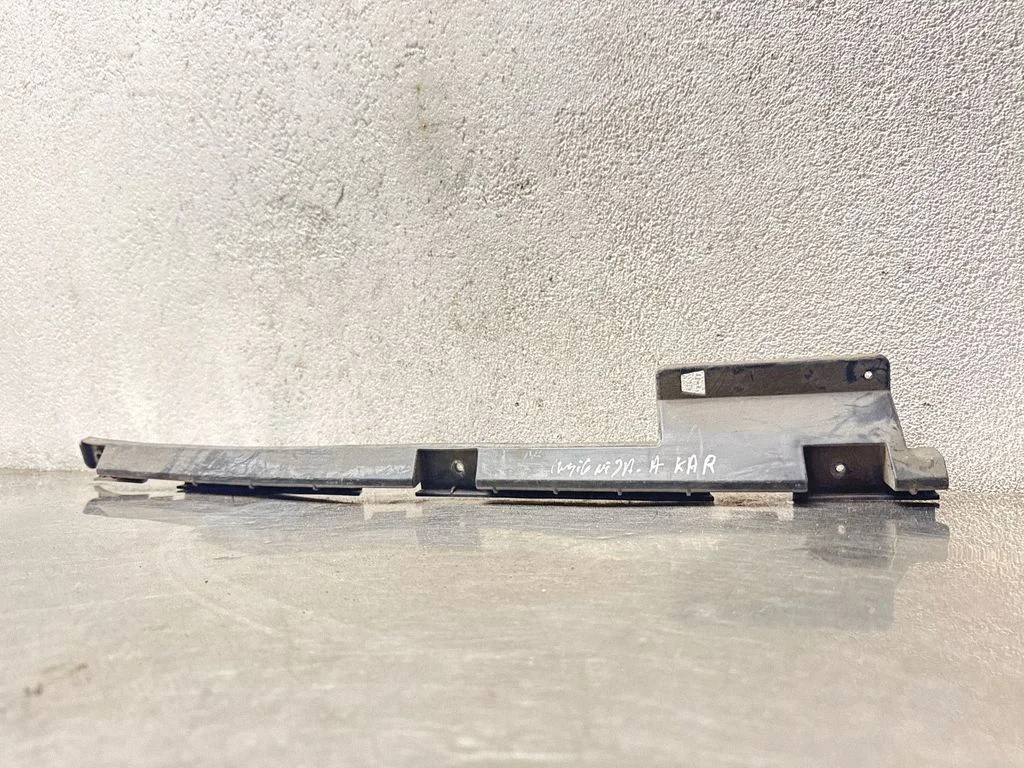 Rear bumper mounting bracket 13239124