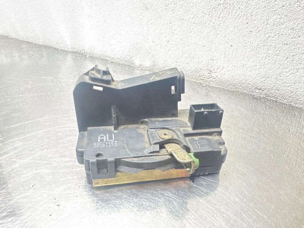 Priekšējo durvju slēdzene 90561153