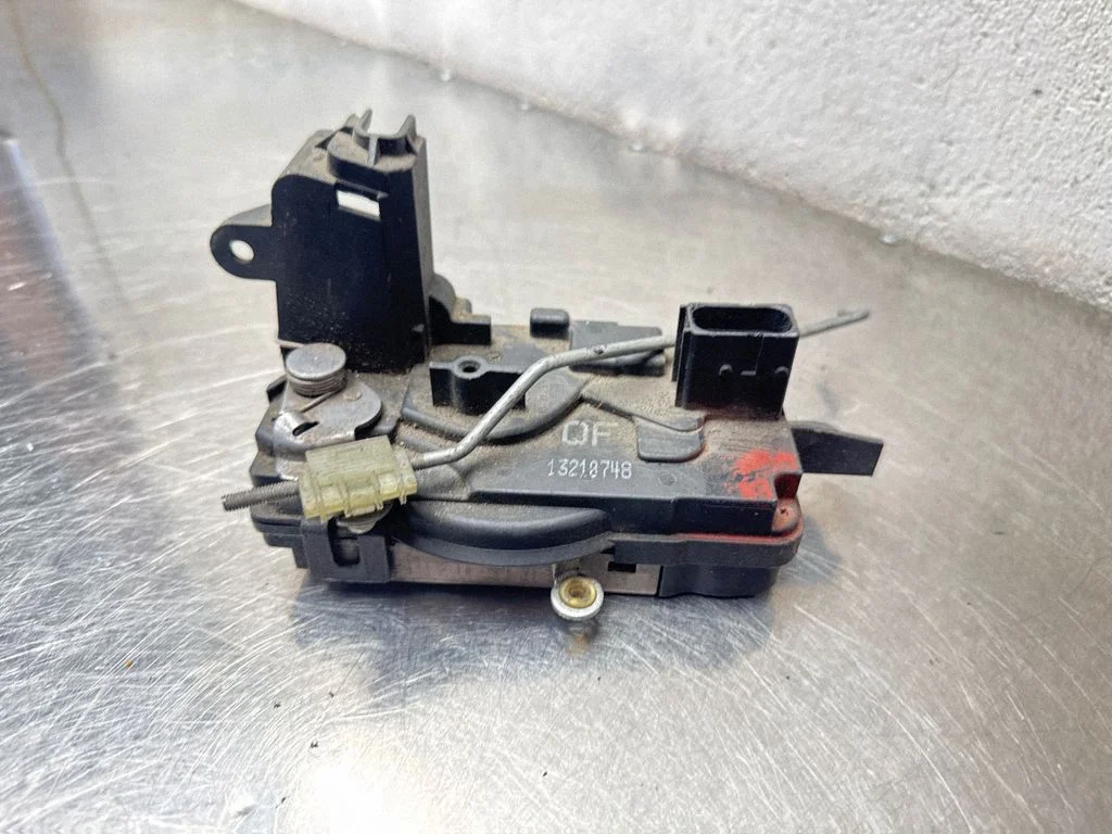 Front door lock 13210748