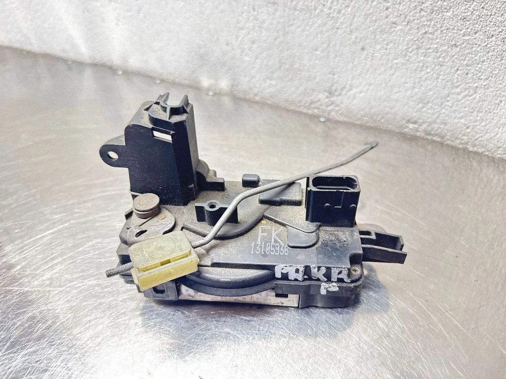 Priekšējo durvju slēdzene – Opel Astra H (2004-2012)