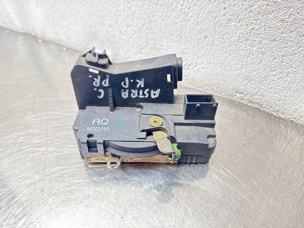 Priekšējo durvju slēdzene 90561149