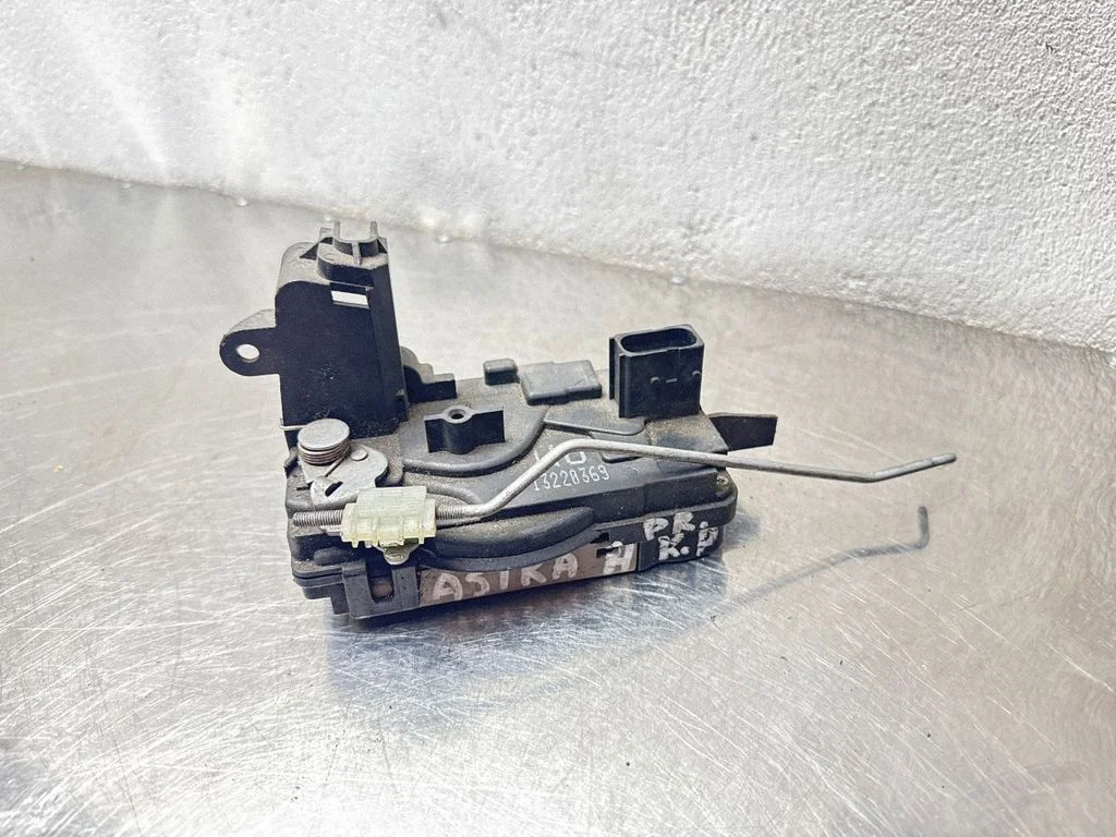 Priekšējo durvju slēdzene – Opel Astra H (2004-2012)