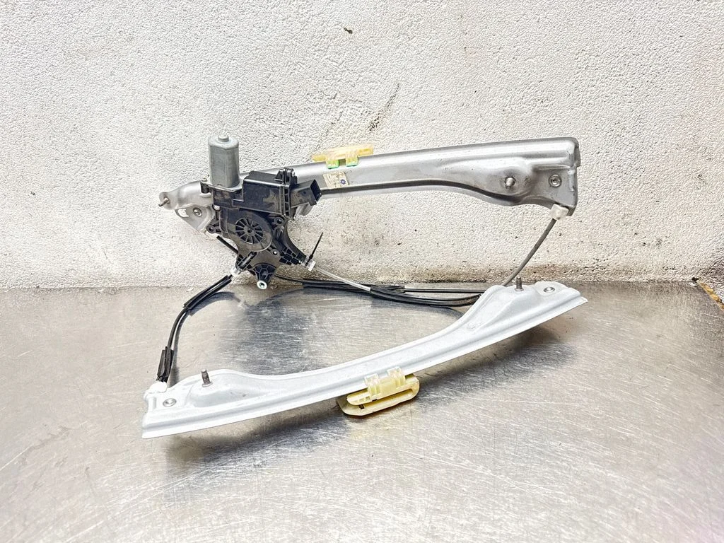 Esiukse elektriline aknatõstuk mootoriga – Opel Insignia A (2008-2017)