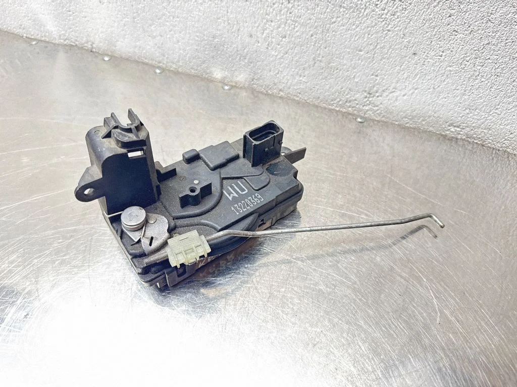 Priekšējo durvju slēdzene – Opel Astra H (2004-2012)