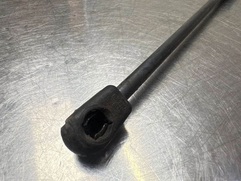 Tailgate/trunk strut/damper 13122695