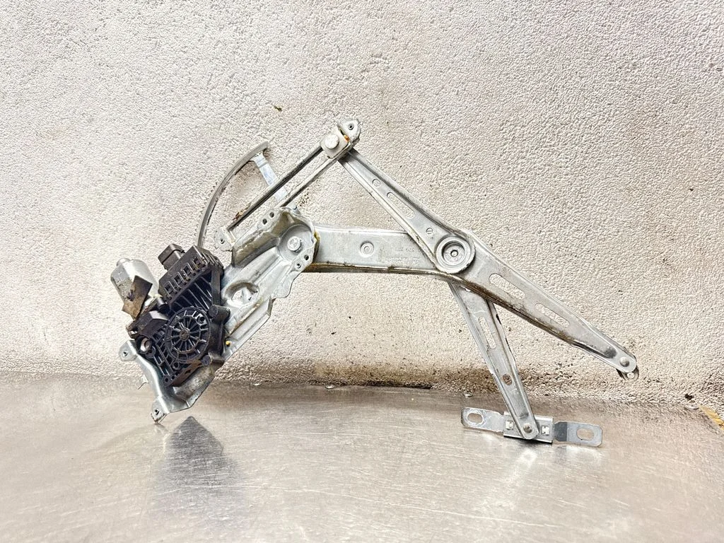 Front door window regulator with motor 90579355