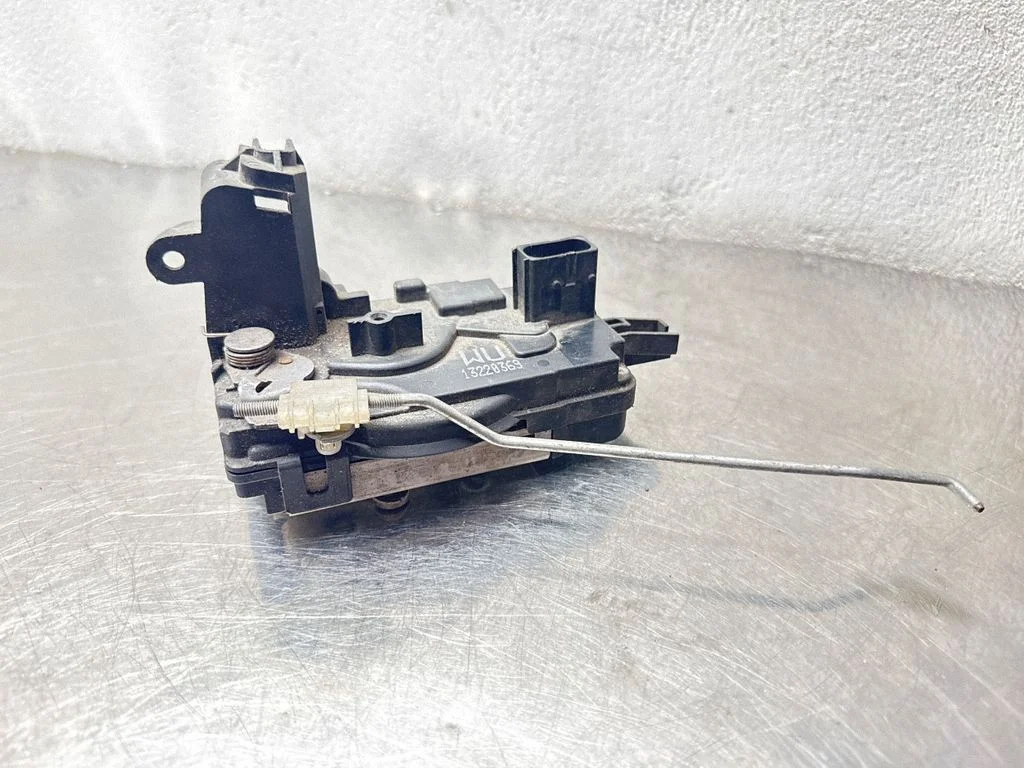 Priekšējo durvju slēdzene – Opel Astra H (2004-2012)
