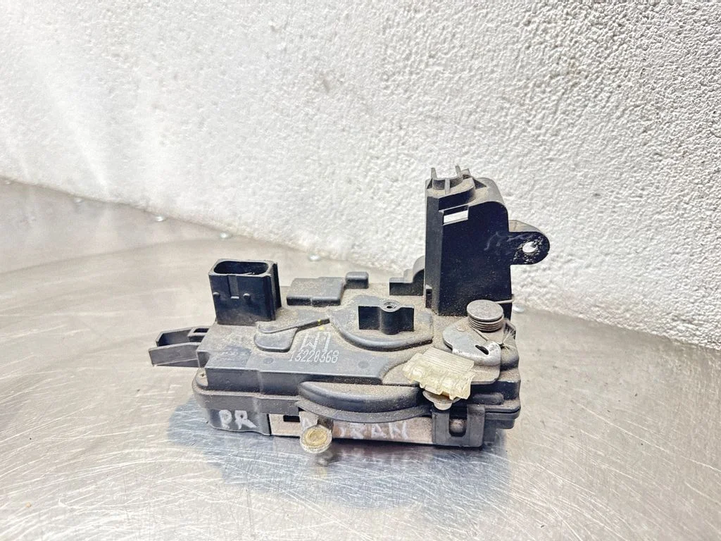 Priekšējo durvju slēdzene – Opel Astra H (2004-2012)