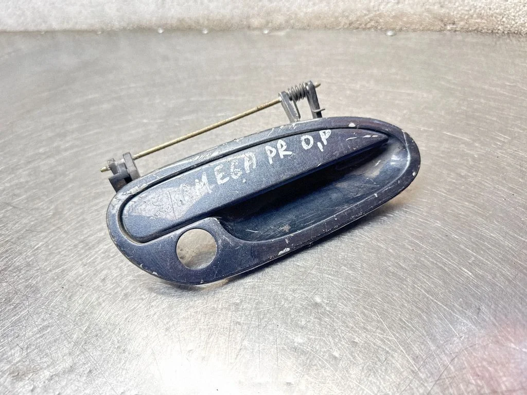 Front door exterior handle – front right
