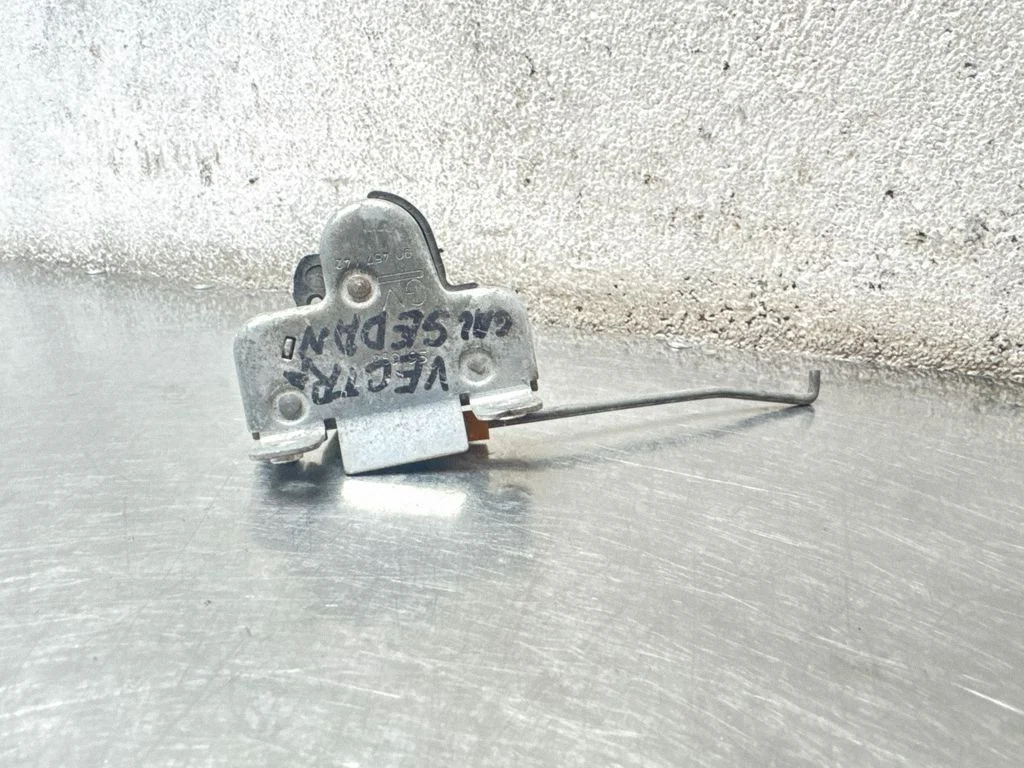 Tailgate/trunk/boot lock/catch/latch 90457142