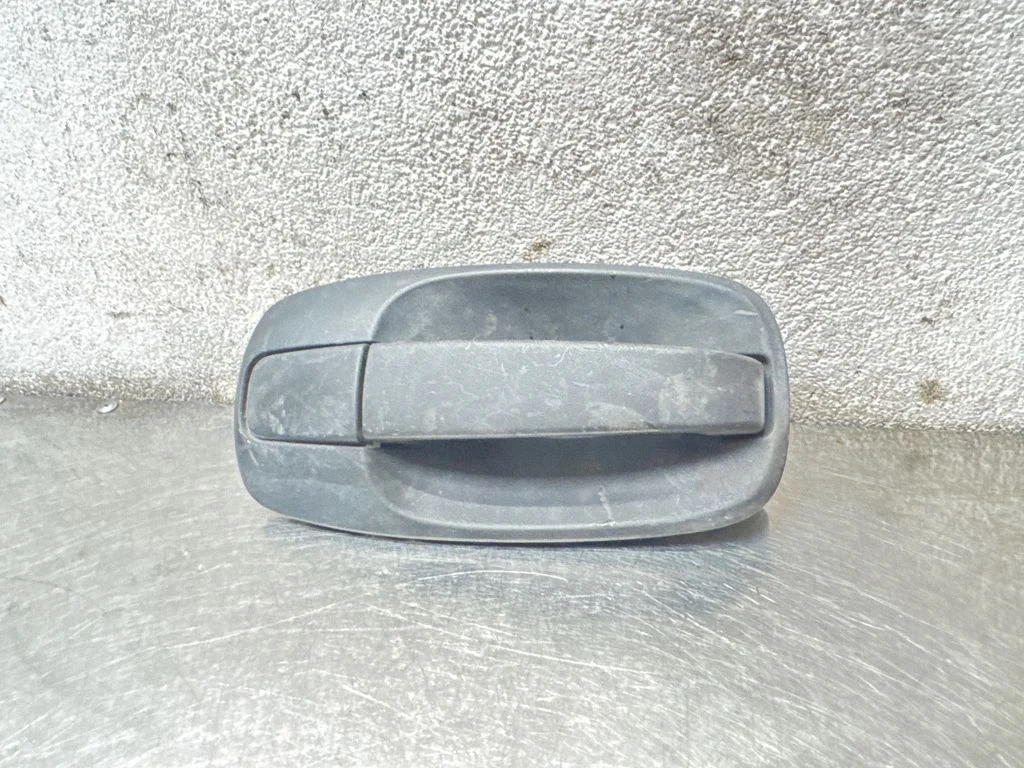 Front door exterior handle – front right