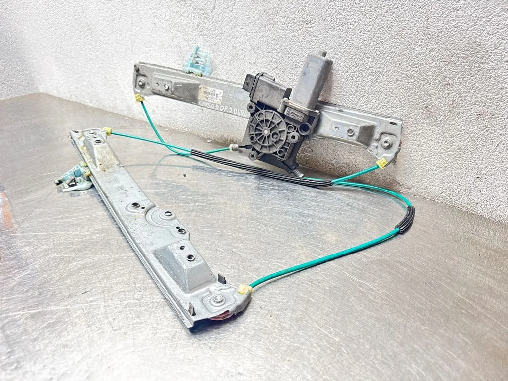 Front door window regulator with motor 541613212