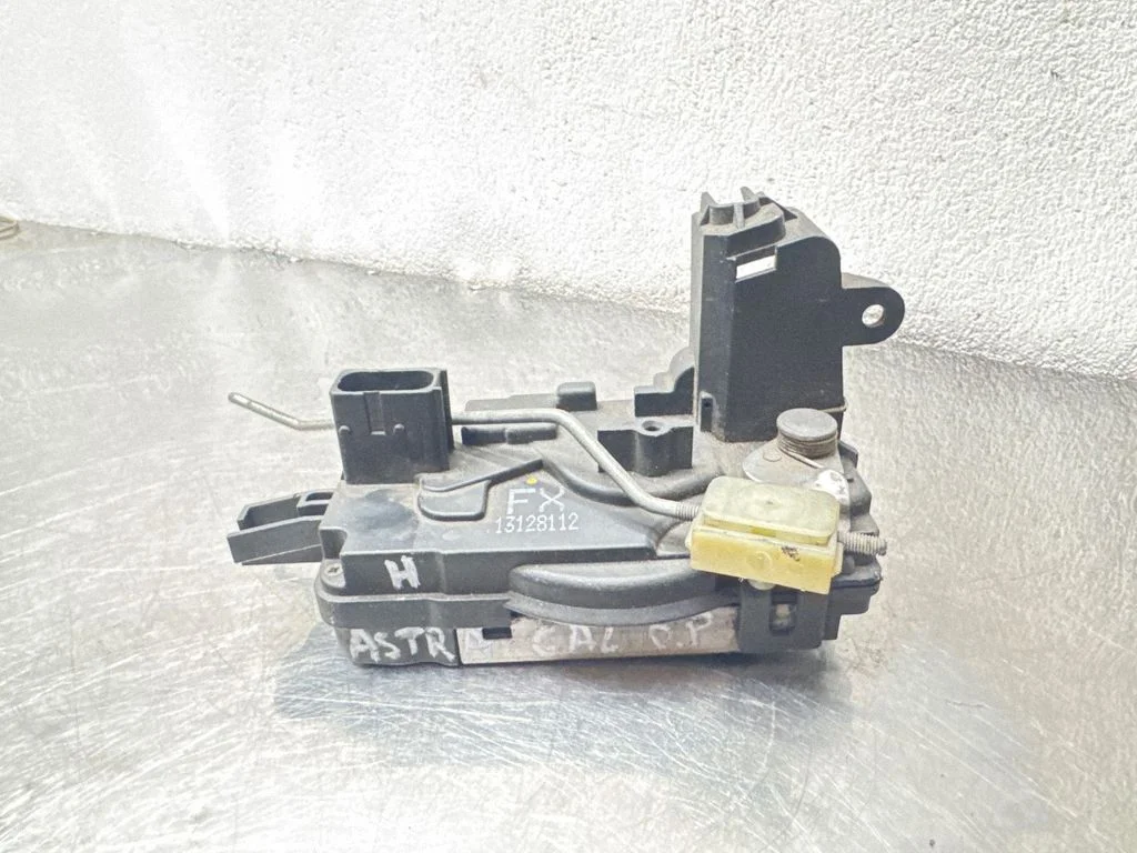 Priekšējo durvju slēdzene – Opel Astra H (2004-2012)