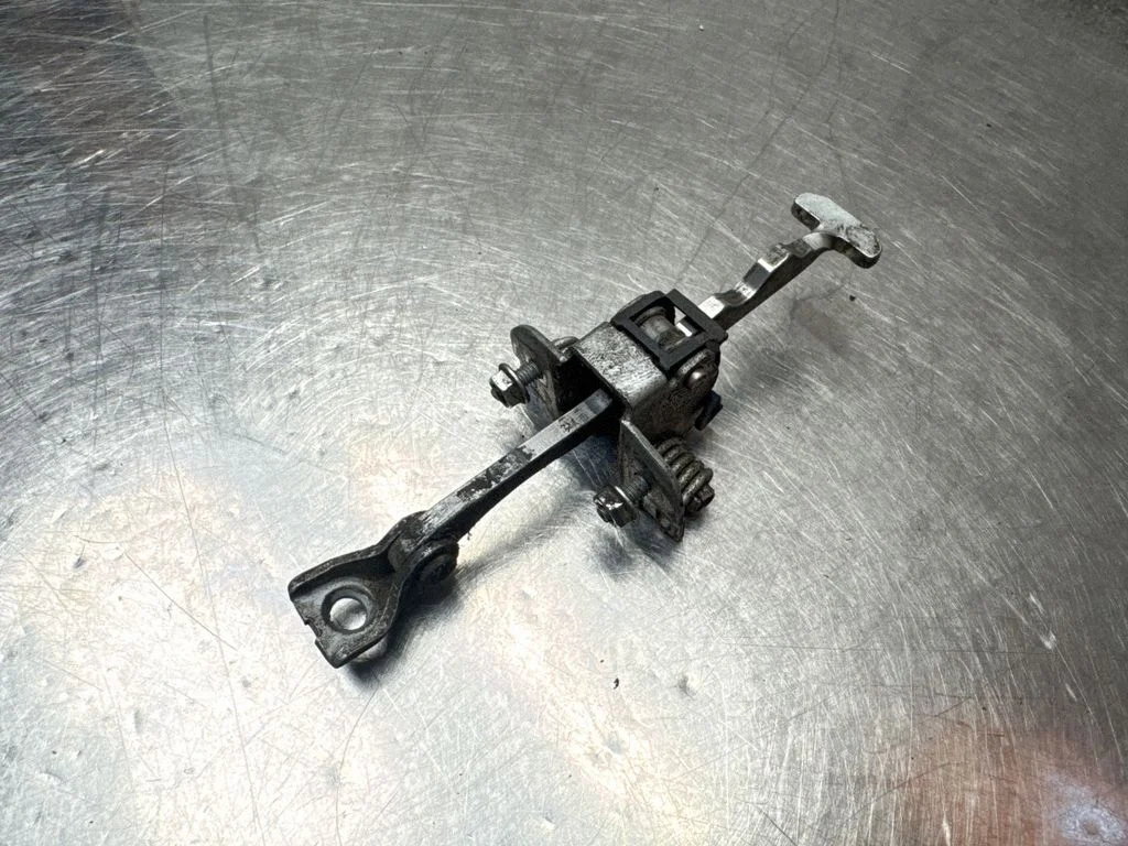 Front door check strap stopper 09229749